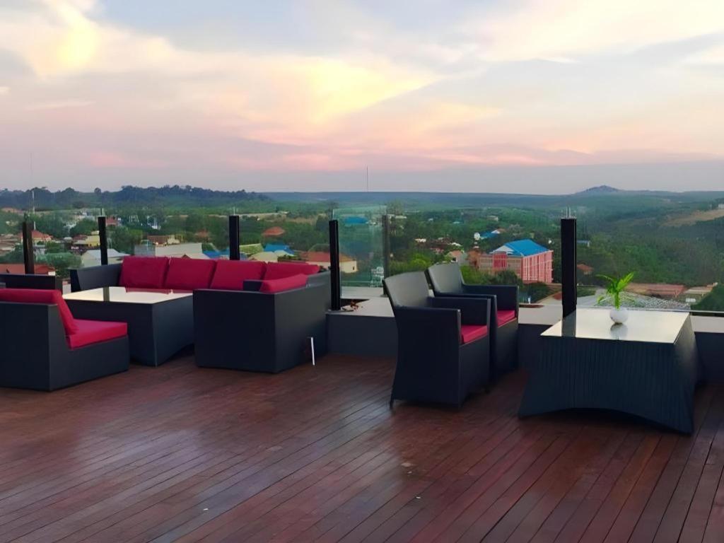 Yeak Loam Hotel Banlung Esterno foto