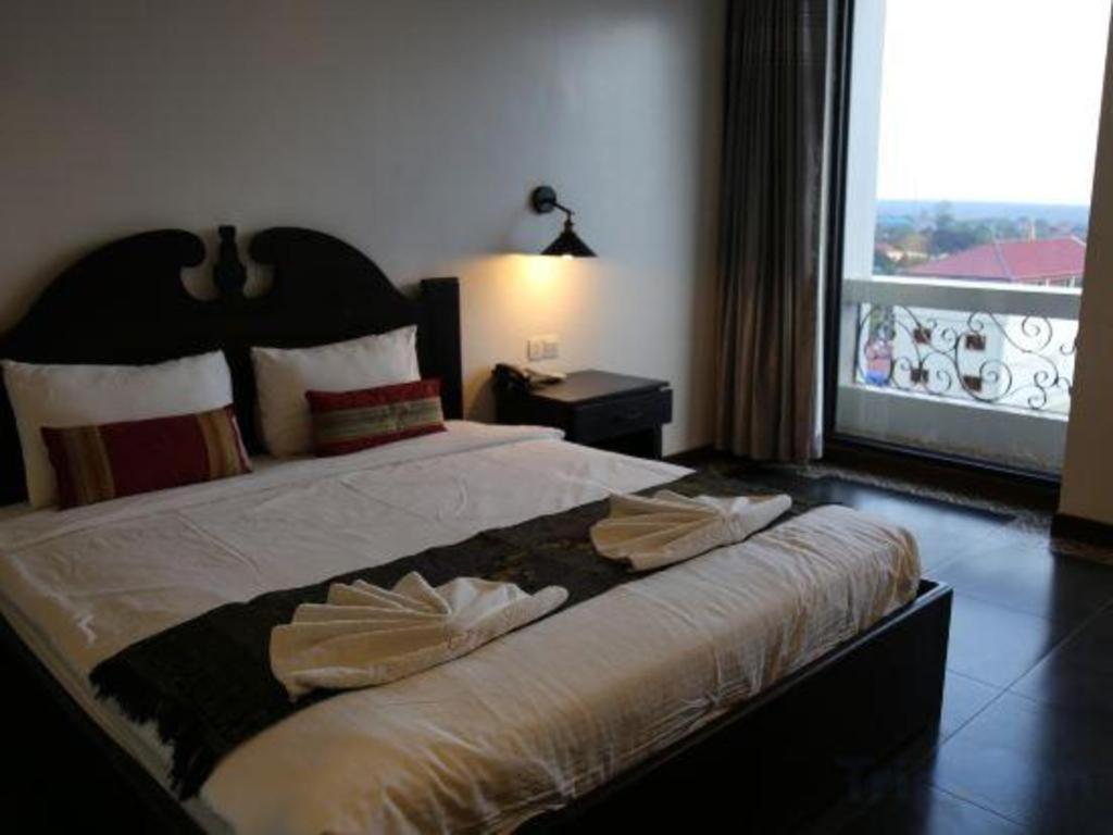 Yeak Loam Hotel Banlung Esterno foto