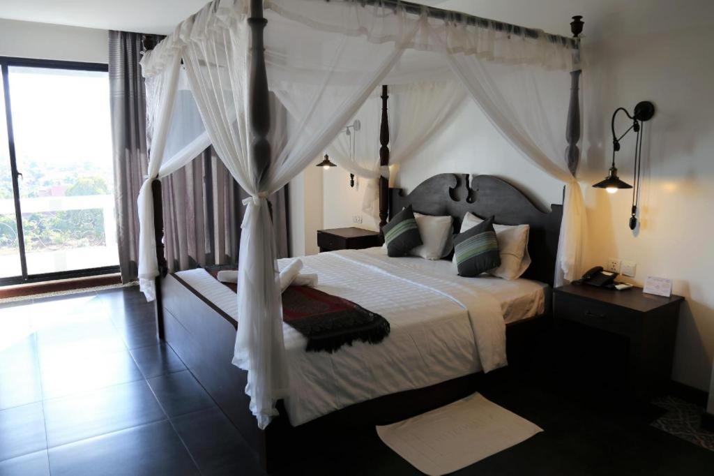 Yeak Loam Hotel Banlung Esterno foto
