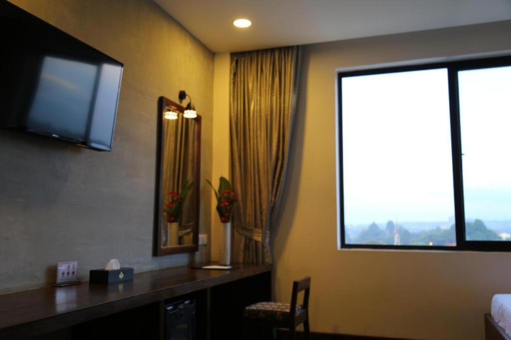 Yeak Loam Hotel Banlung Esterno foto